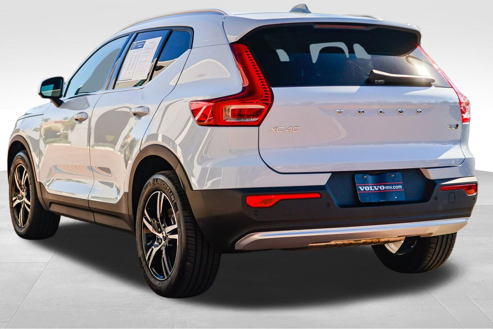 Used 2025 Volvo XC40 B5 Core AWD/4WD image 5