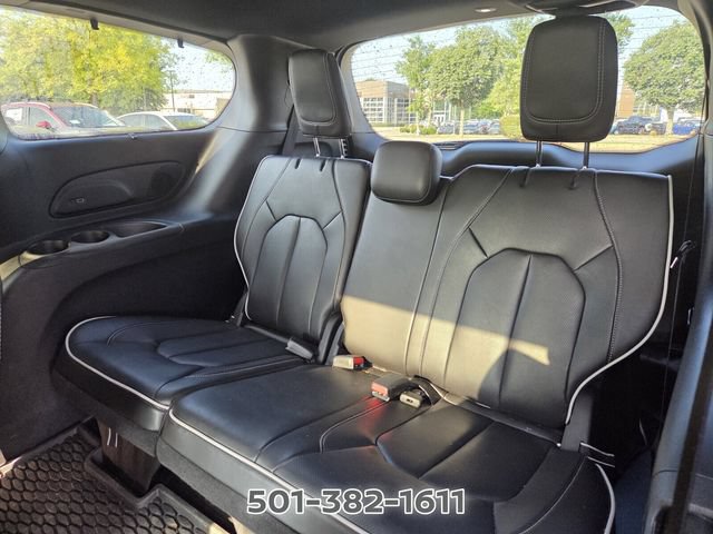 Used 2026 Chrysler Pacifica Limited w/ Uconnect Theater Family Group FWD image 16