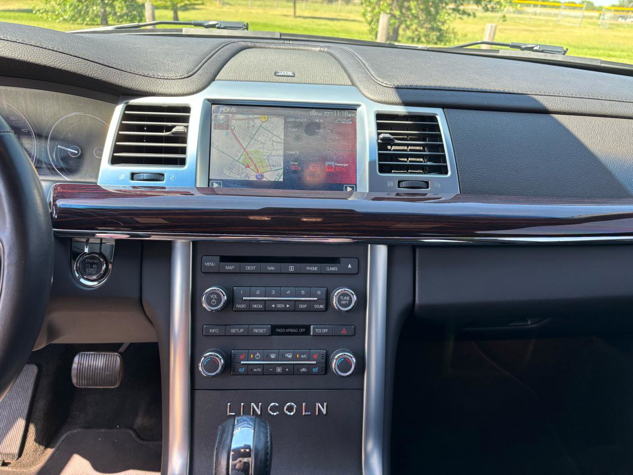 Used 2012 Lincoln MKS AWD image 16
