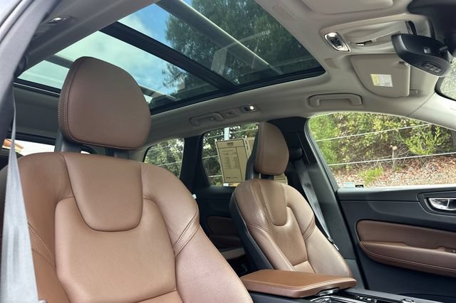 Used 2018 Volvo XC60 T6 Momentum w/ Convenience Package AWD/4WD image 16