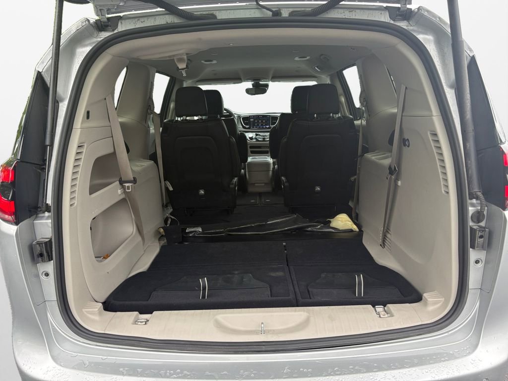 Certified 2024 Chrysler Pacifica Touring-L image 18
