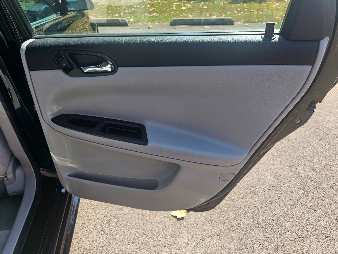 Used 2011 Chevrolet Impala LT image 18