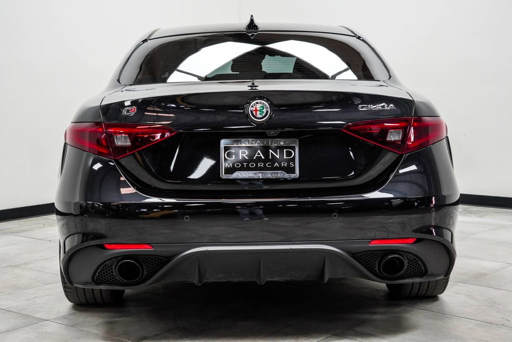 Used 2023 Alfa Romeo Giulia Veloce image 9