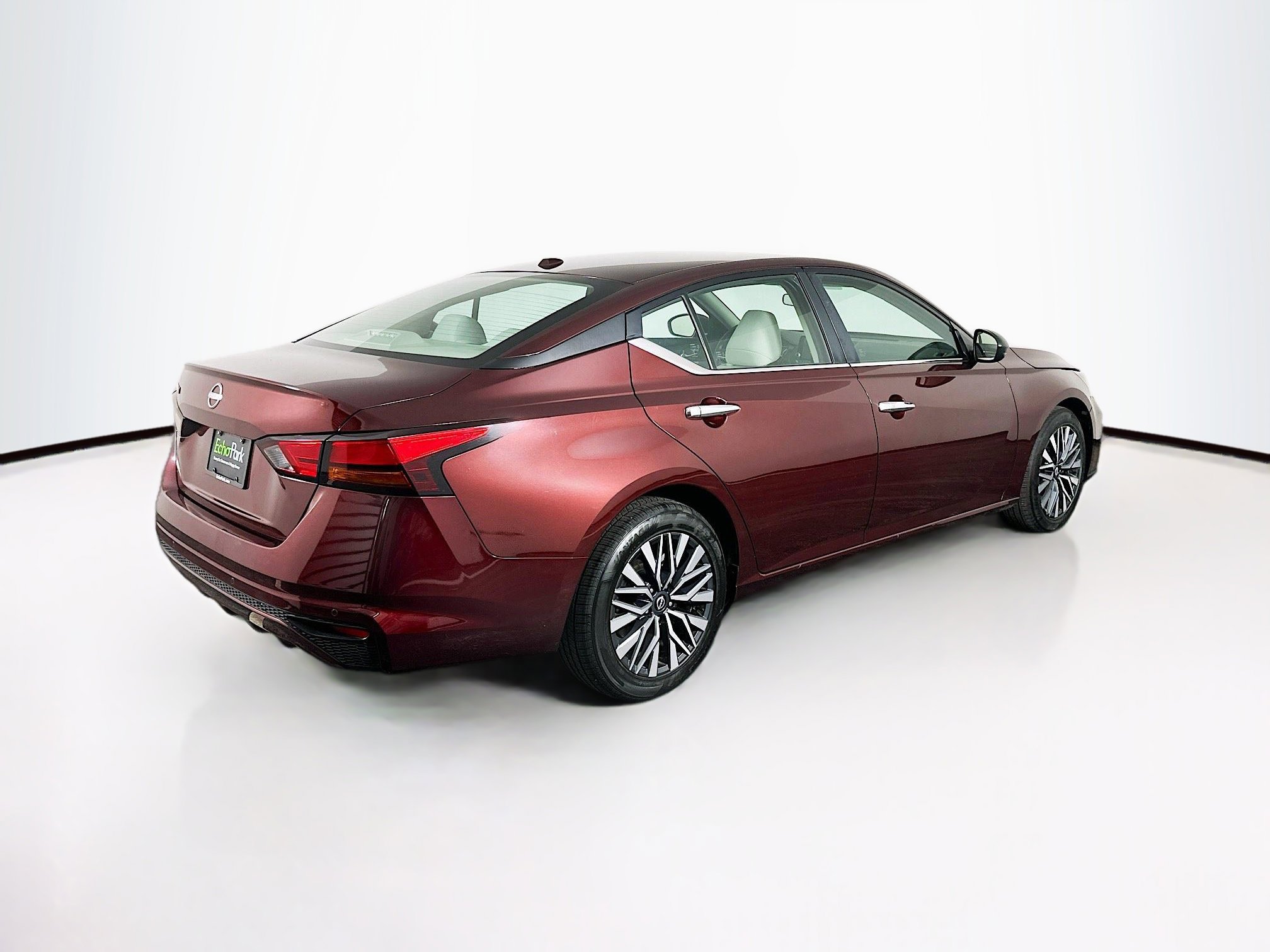 Used 2025 Nissan Altima 2.5 SV FWD image 9