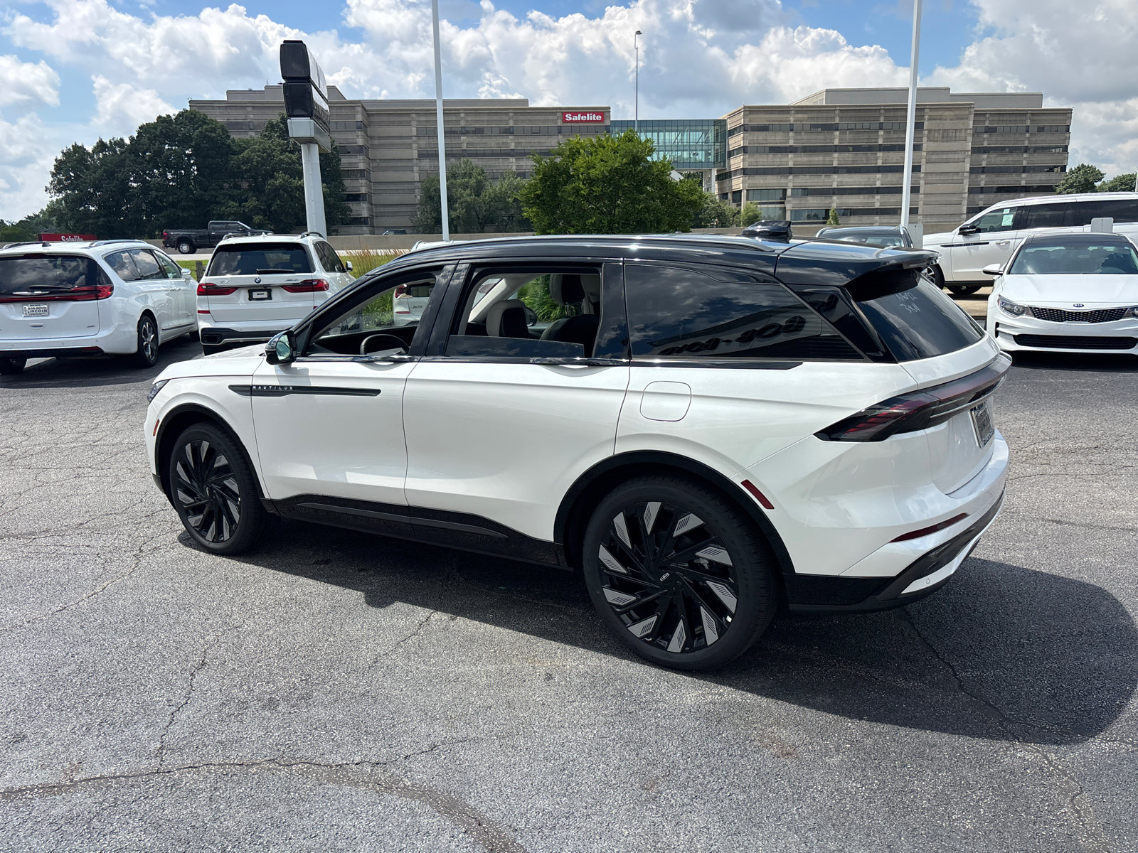 New 2026 Lincoln Nautilus Reserve w/ Jet Appearance Package AWD/4WD image 5