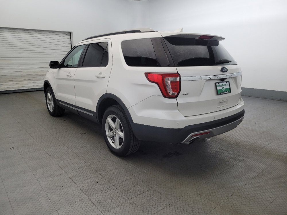 Used 2016 Ford Explorer XLT image 5