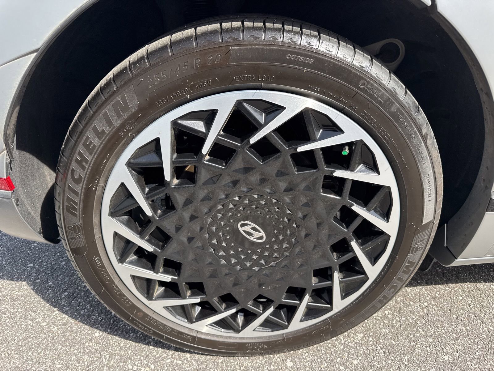 Certified 2023 Hyundai Ioniq 5 Limited w/ Cargo Package image 9