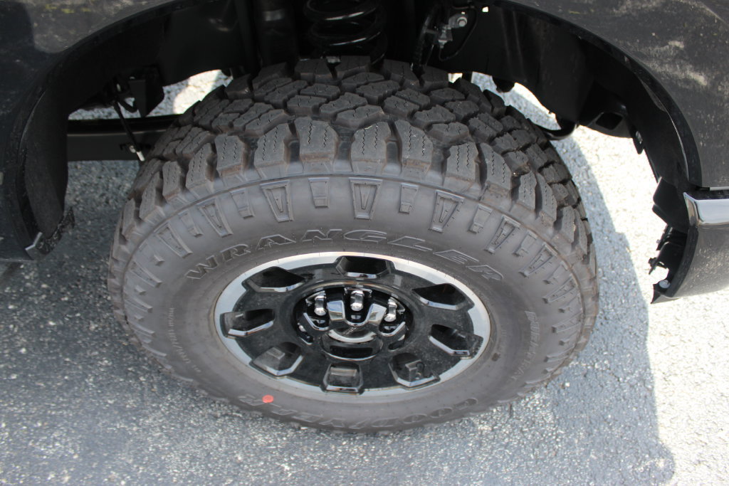 New 2026 Ford F350 Platinum w/ Tremor Off-Road Package AWD/4WD image 10
