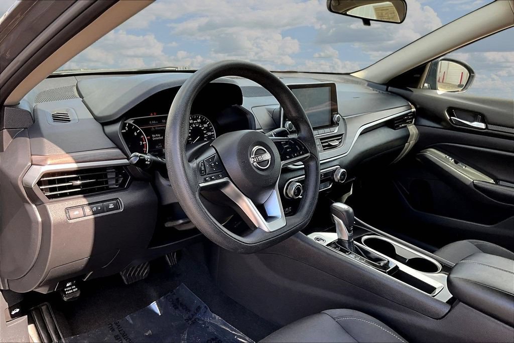 Used 2024 Nissan Altima 2.5 SV FWD image 18