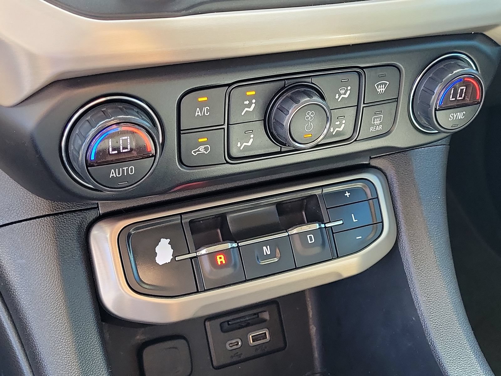 Used 2020 GMC Acadia Denali FWD image 29