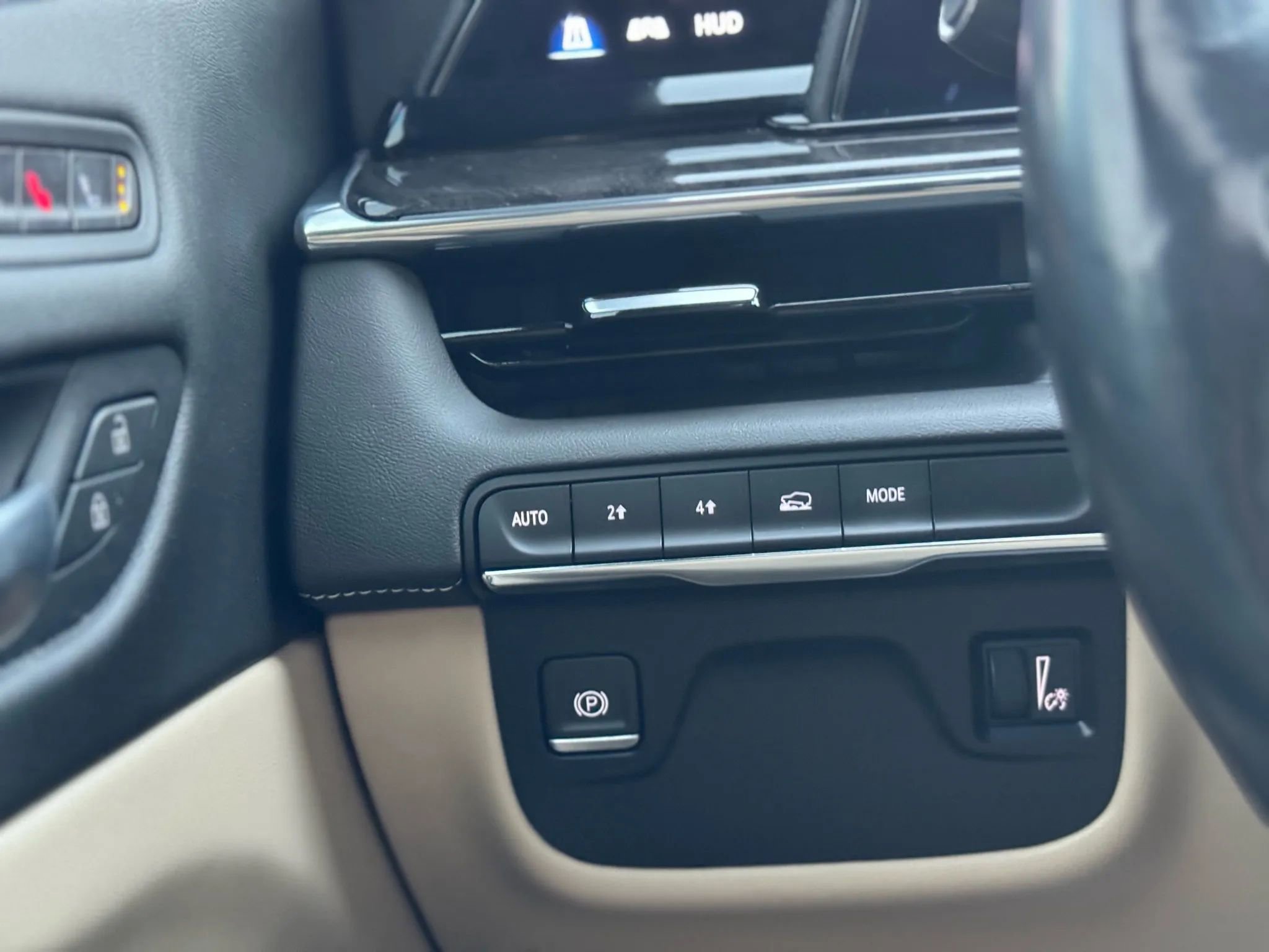 Used 2021 Cadillac Escalade ESV Premium Luxury image 36