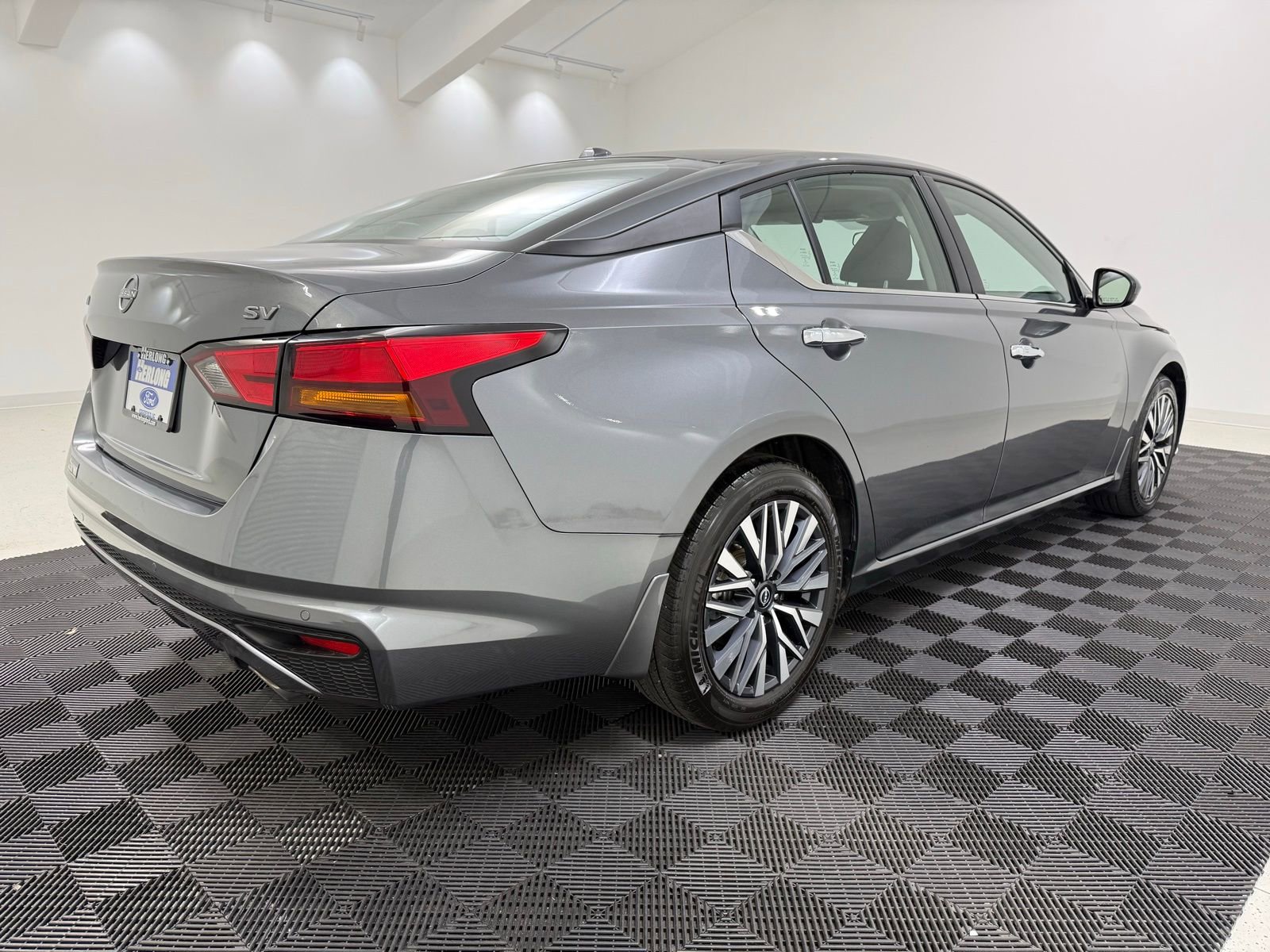 Used 2024 Nissan Altima 2.5 SV w/ SV Premium Package image 7