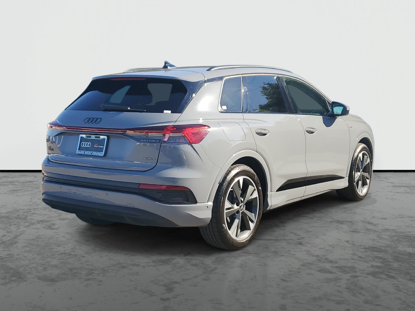Used 2024 Audi Q4 e-tron Prestige w/ Black Optic Package AWD/4WD image 4