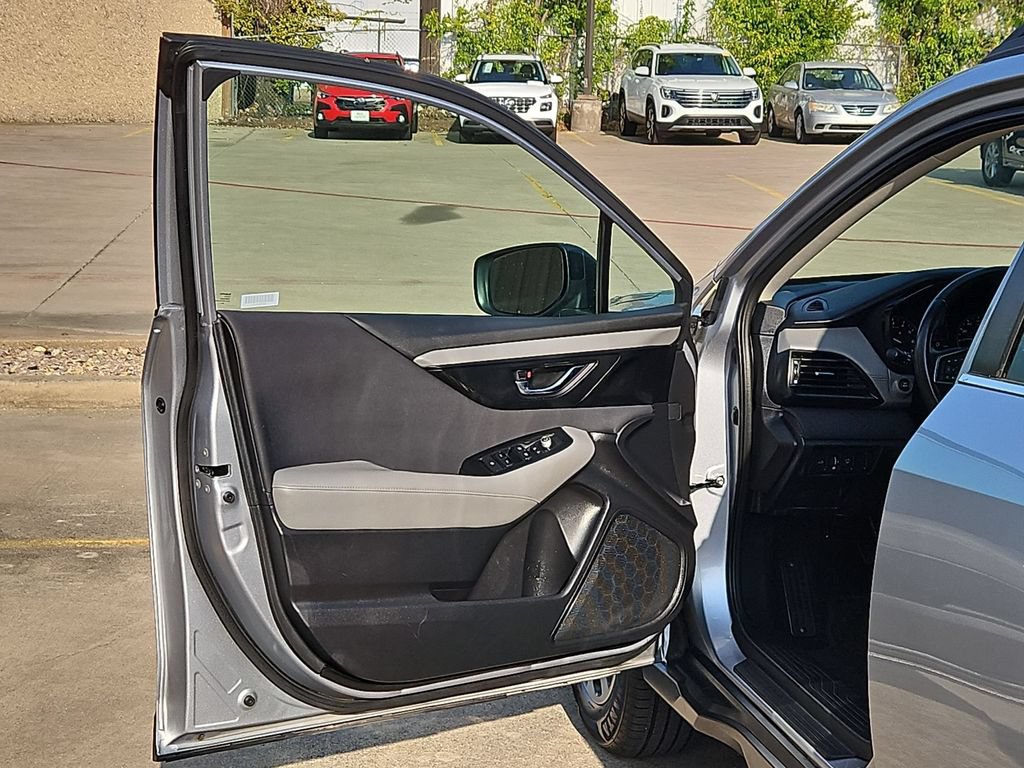 Used 2025 Subaru Outback Premium AWD/4WD image 9