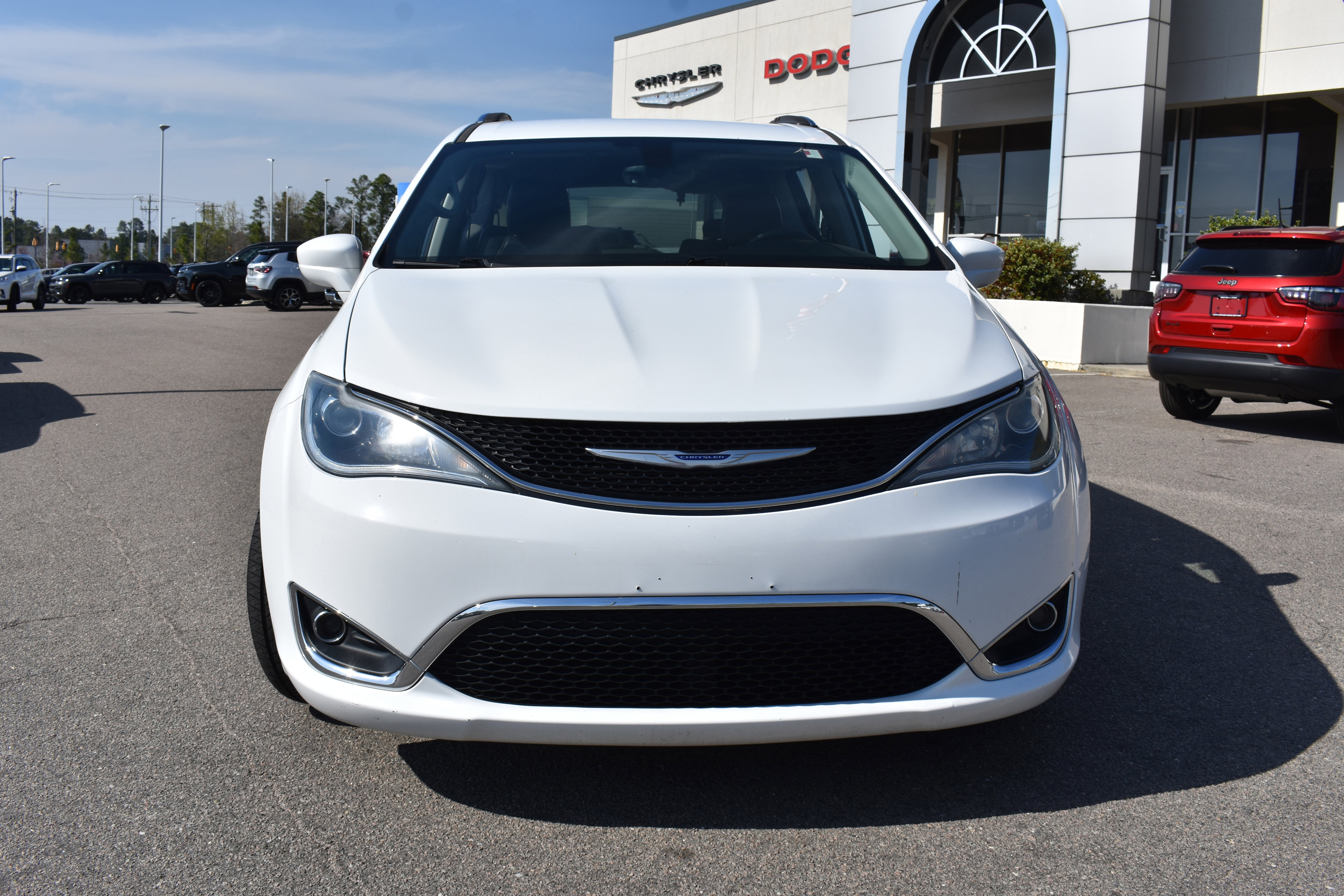 Used 2019 Chrysler Pacifica Touring-L image 4