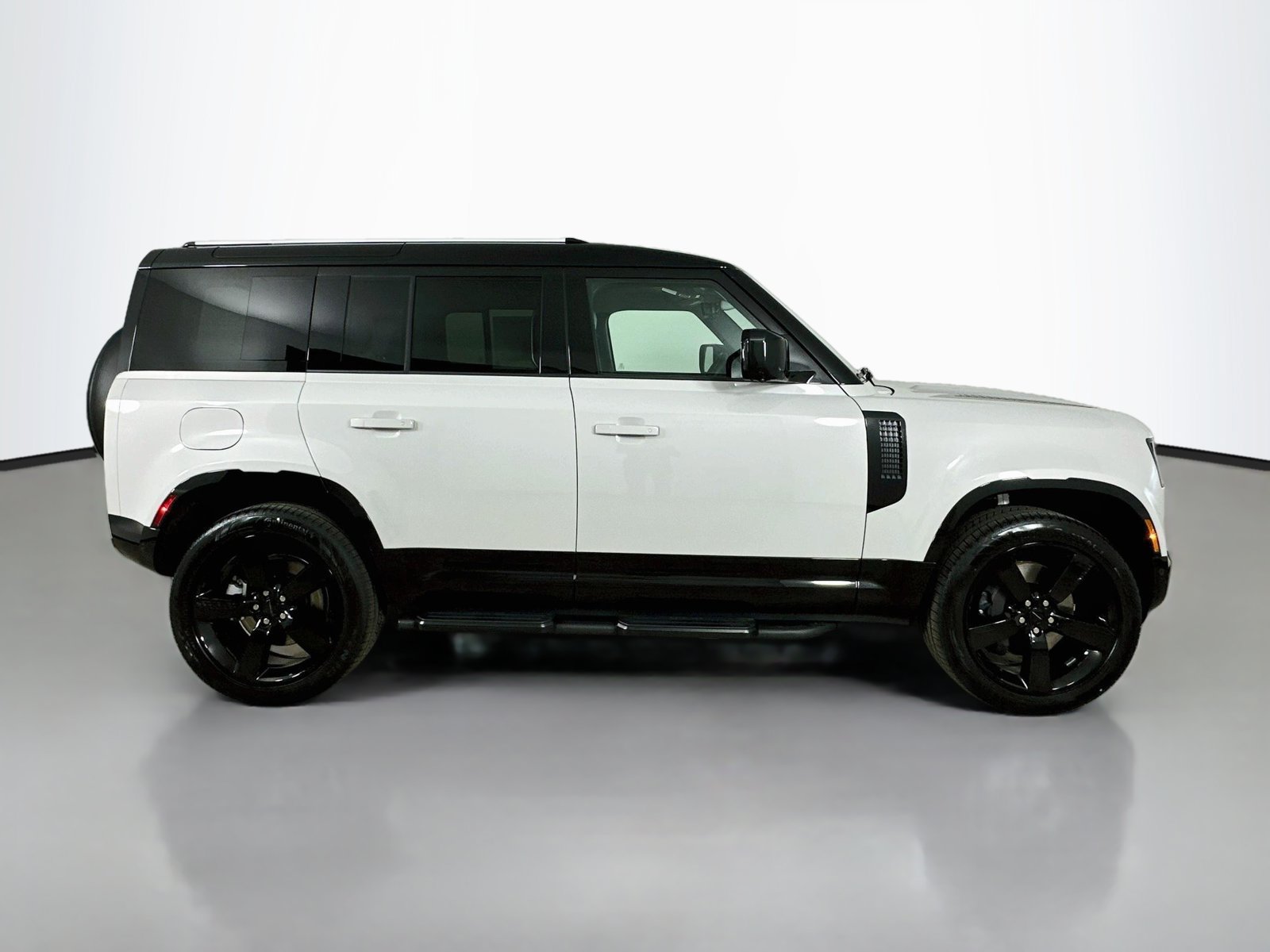 New 2026 Land Rover Defender 110 X-Dynamic SE AWD/4WD image 4