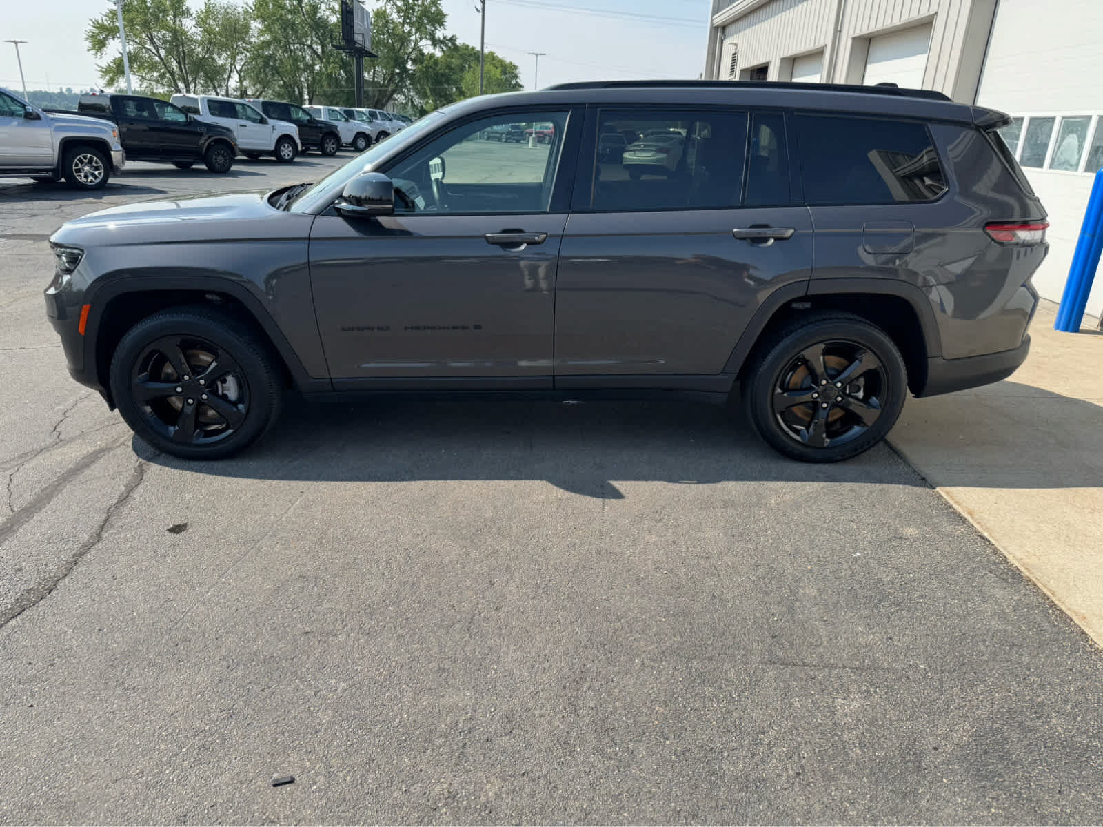 Used 2022 Jeep Grand Cherokee L Laredo AWD/4WD image 6