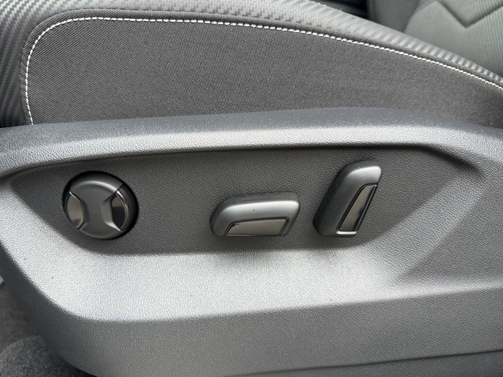 New 2025 Volkswagen Atlas Cross Sport SE image 17