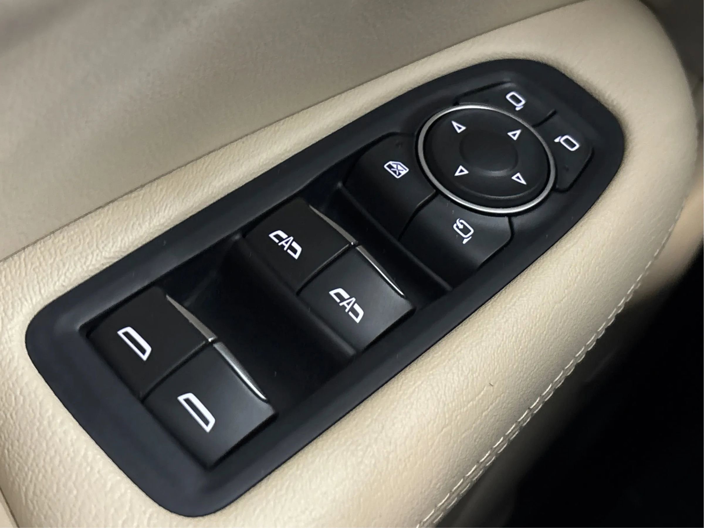 Used 2018 Cadillac XT5 Luxury w/ Driver Awareness Package image 43