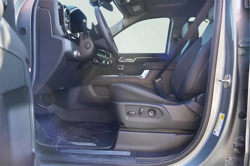 New 2026 GMC Sierra 1500 SLT image 17