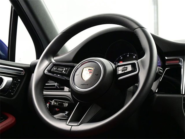 Used 2025 Porsche Macan image 21