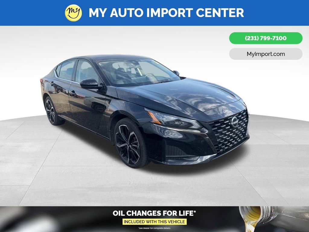 Used 2024 Nissan Altima 2.5 SR w/ SR Premium Package AWD/4WD image 1