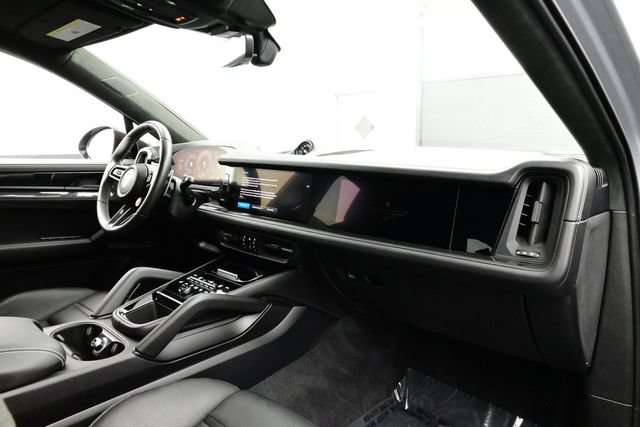 Certified 2024 Porsche Cayenne Turbo GT AWD/4WD image 19