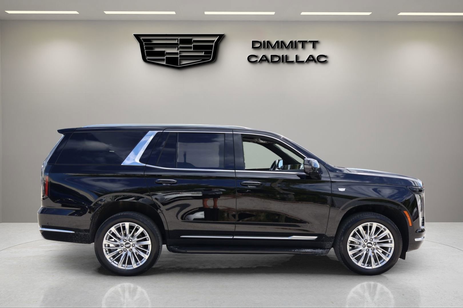 Used 2025 Cadillac Escalade Premium Luxury AWD/4WD image 6