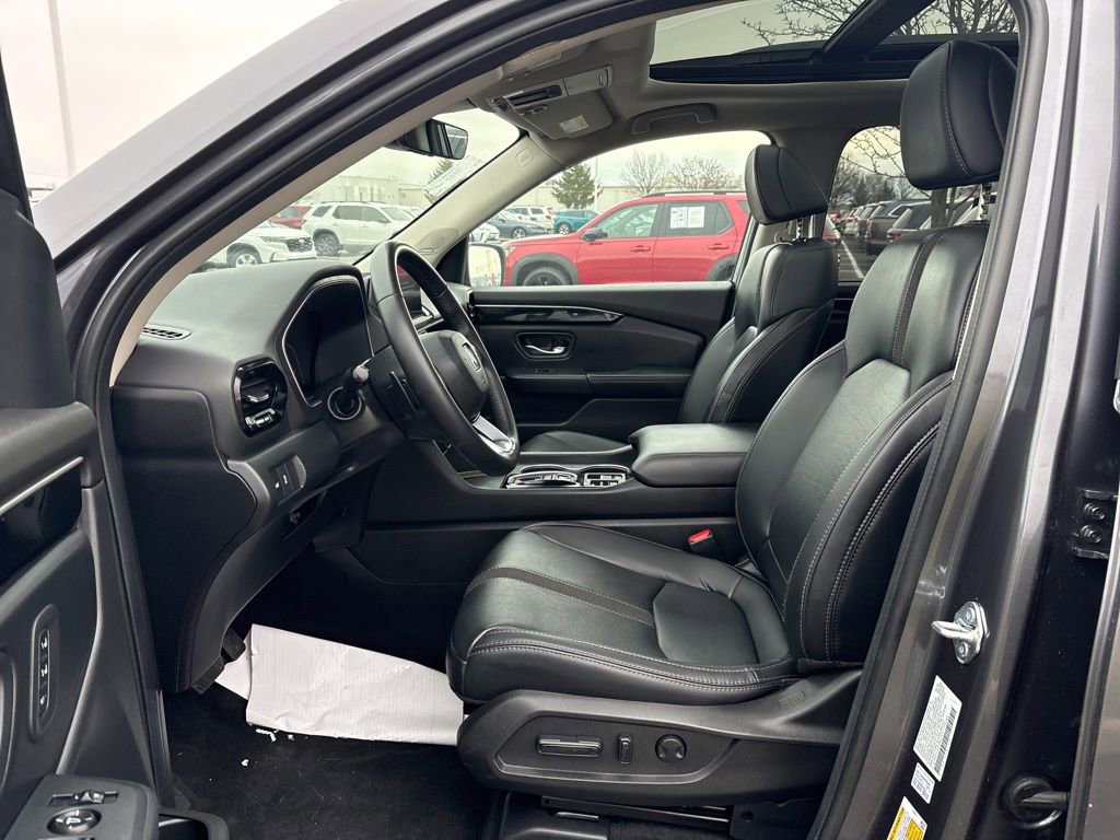 Used 2025 Honda Pilot Touring image 17
