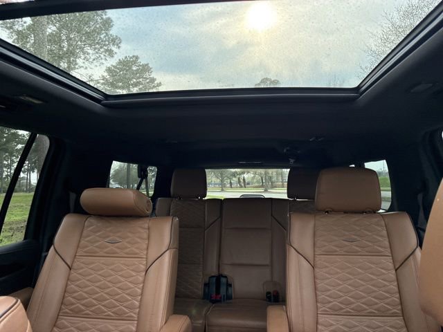 Used 2022 Cadillac Escalade ESV Premium Luxury image 32