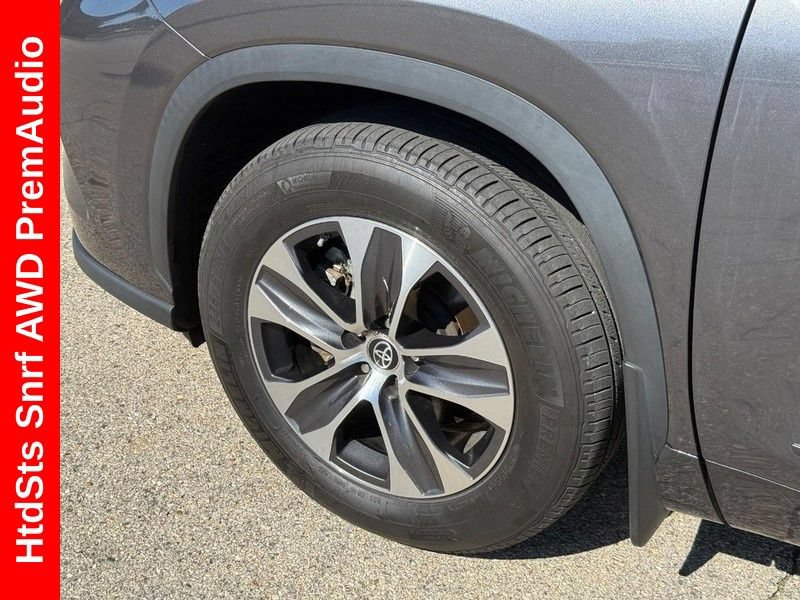 Used 2023 Toyota Highlander XLE AWD/4WD image 10