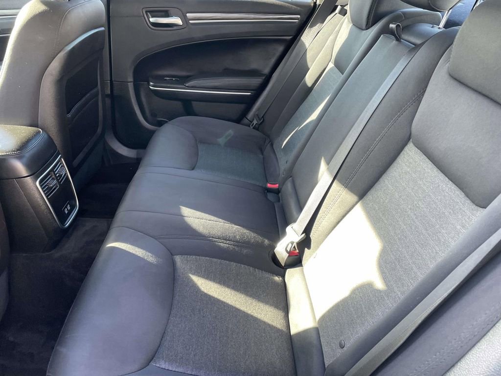 Used 2018 Chrysler 300 Touring w/ Driver Convenience Group image 21