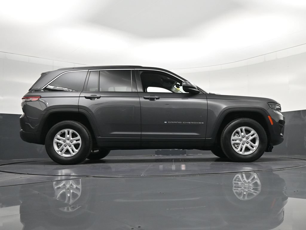 Used 2023 Jeep Grand Cherokee Laredo RWD image 30