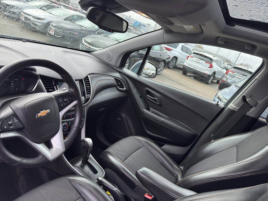 Used 2019 Chevrolet Trax LT w/ Sun & Sound Package image 24