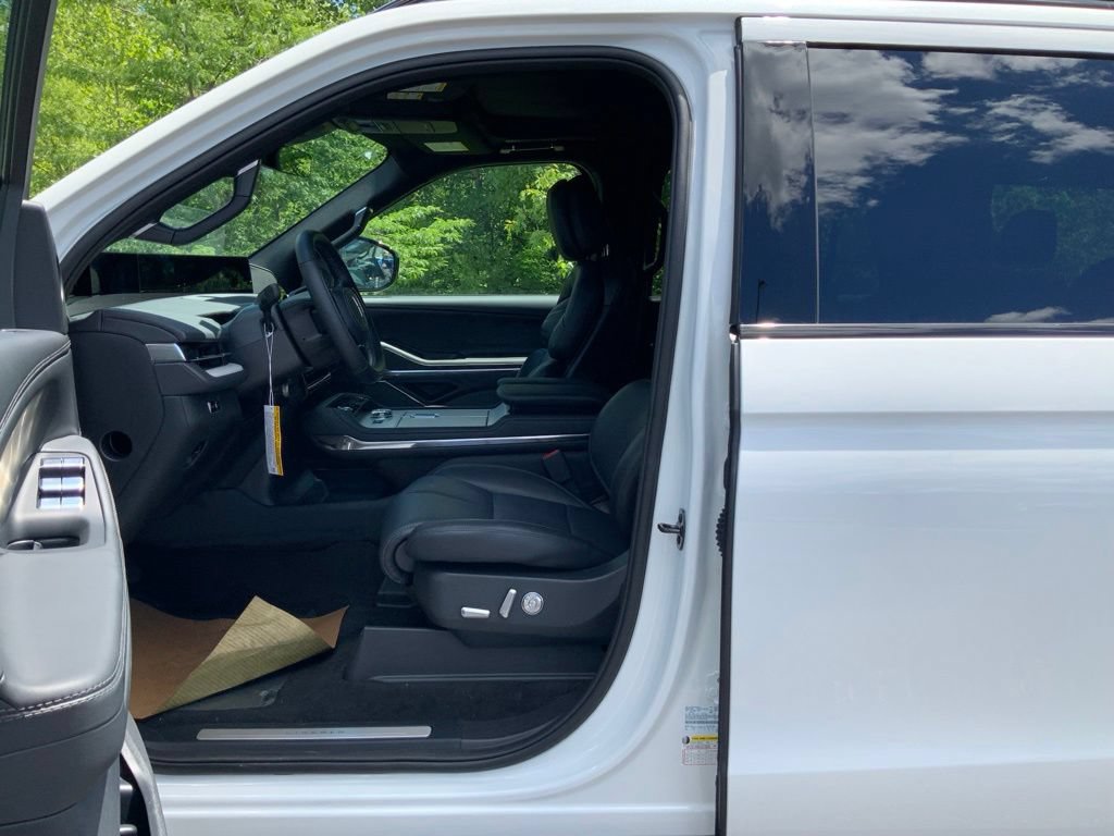 New 2027 Lincoln Navigator L Reserve AWD/4WD image 14