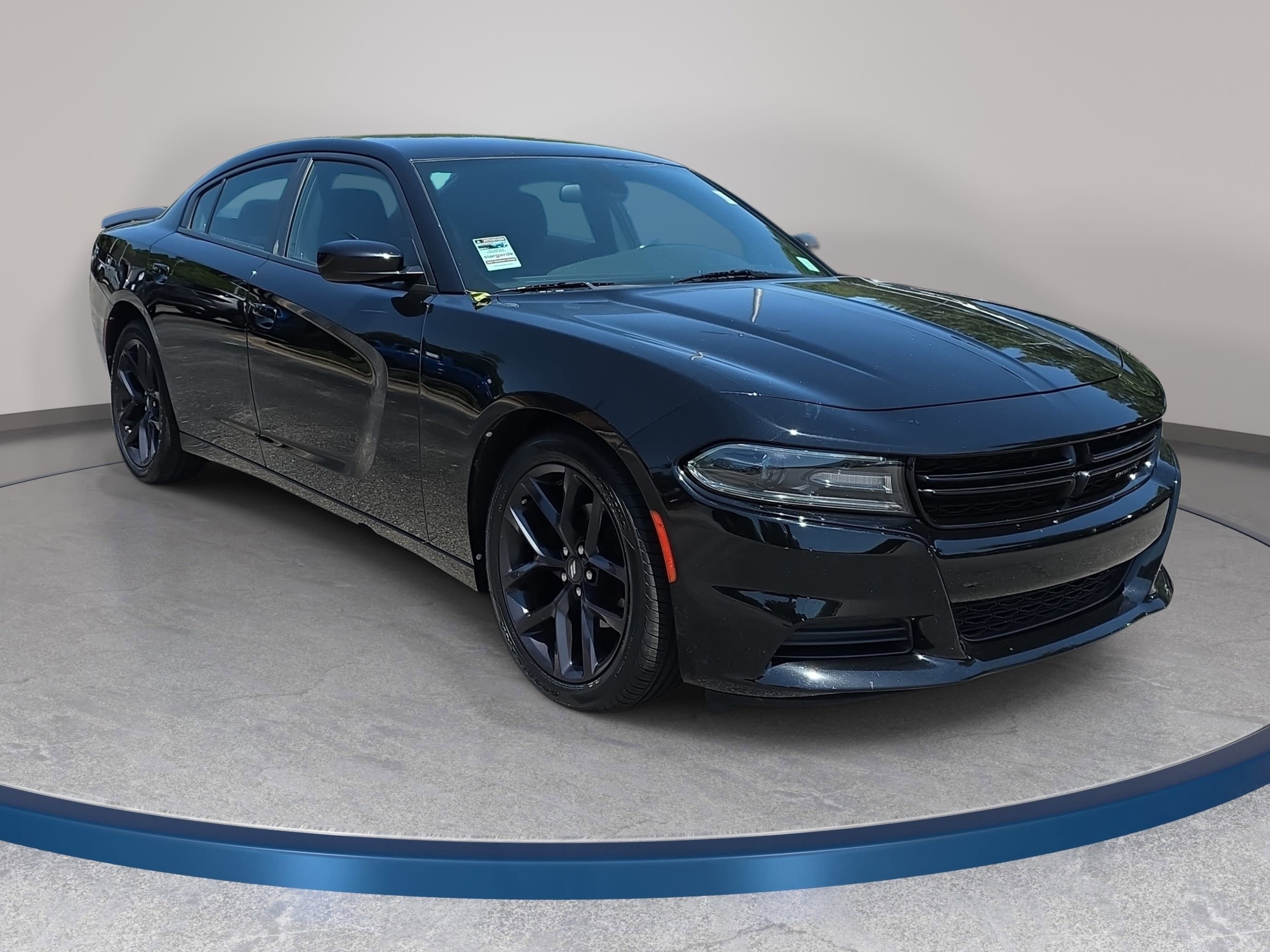 Used 2020 Dodge Charger SXT w/ Blacktop Package RWD image 3