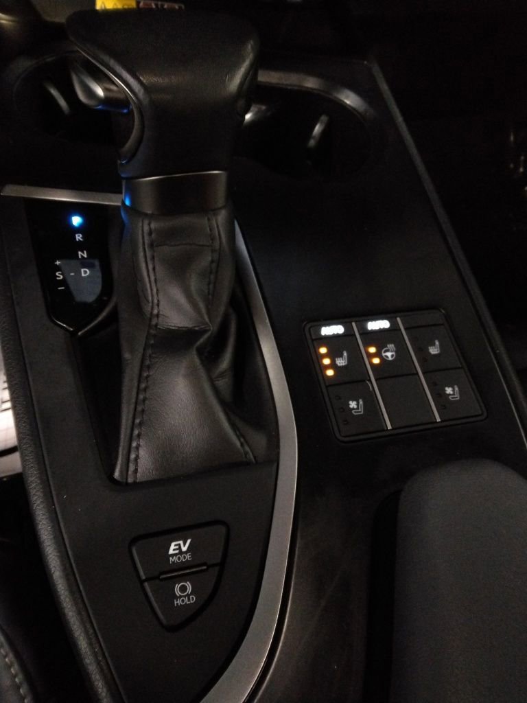 Used 2023 Lexus UX 250h AWD w/ Accessory Package (Z2) image 18