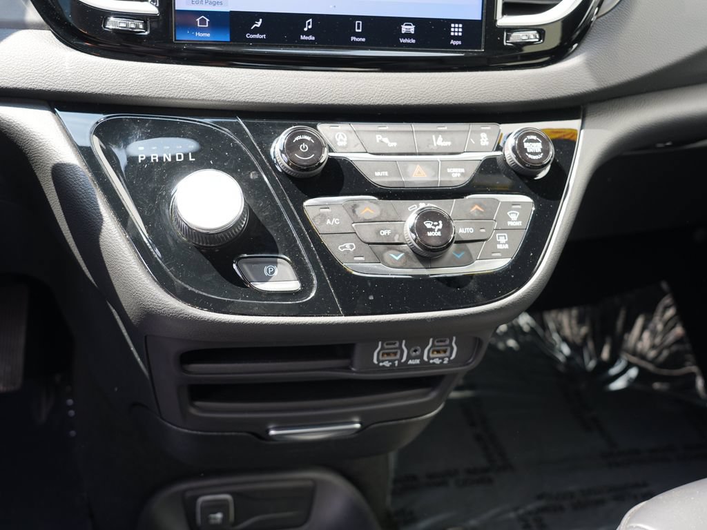 Used 2025 Chrysler Pacifica Select FWD image 23