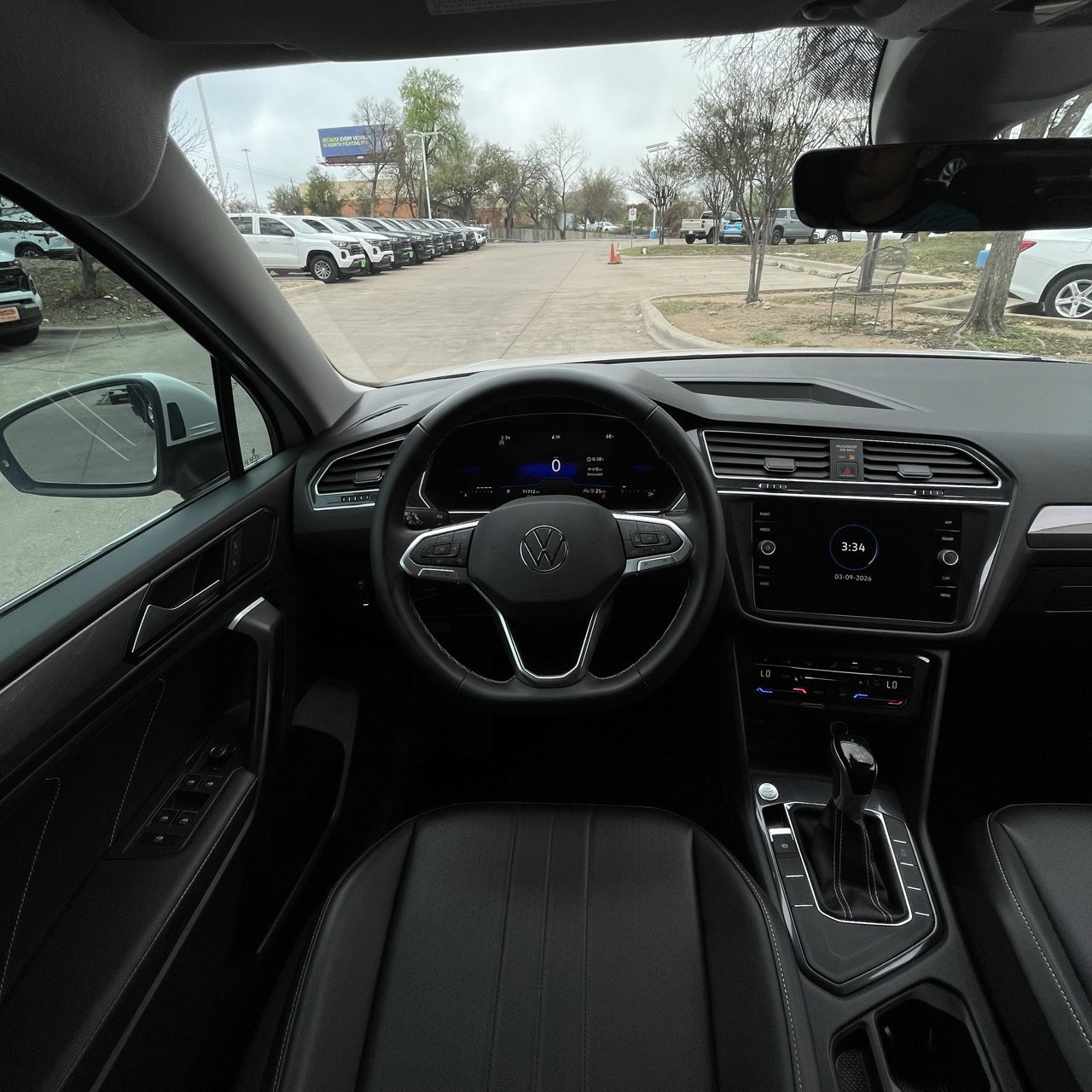 Used 2023 Volkswagen Tiguan SE image 12