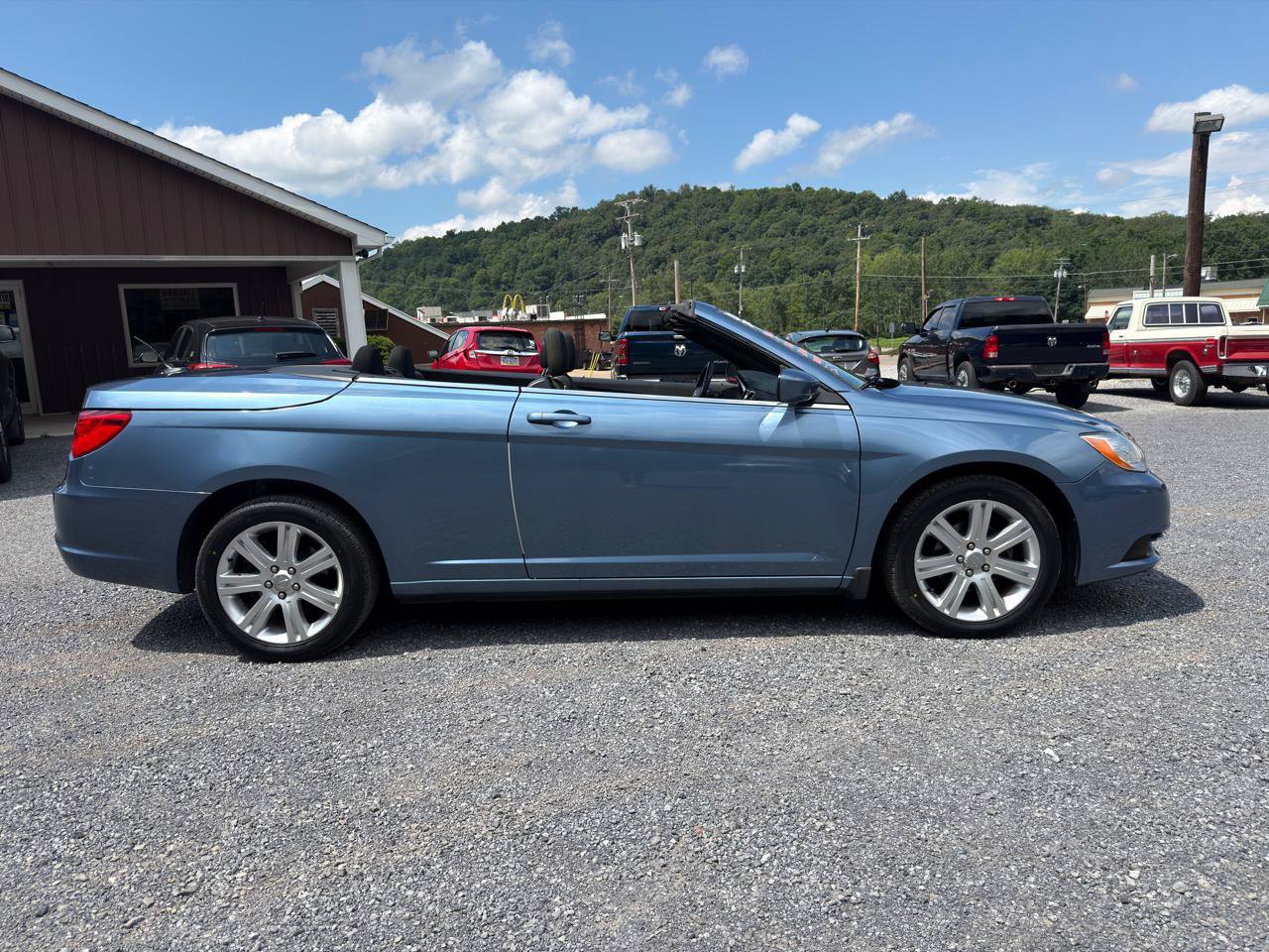 Used 2011 Chrysler 200 Touring FWD image 8