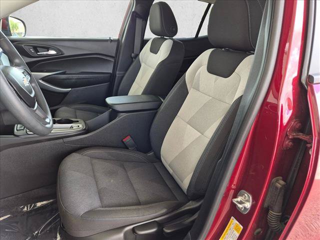 Used 2025 Chevrolet Trax LS w/ LS Convenience Package FWD image 15