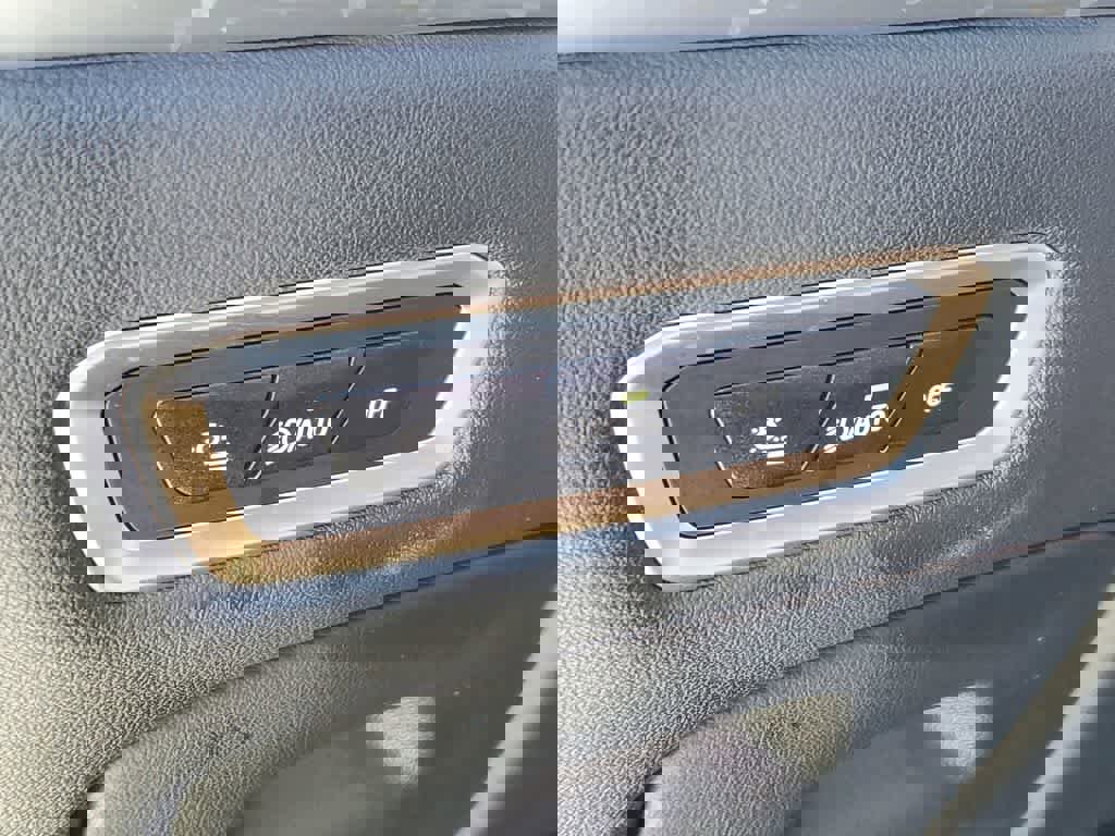 Used 2024 BMW X7 M60i w/ Executive Package image 22