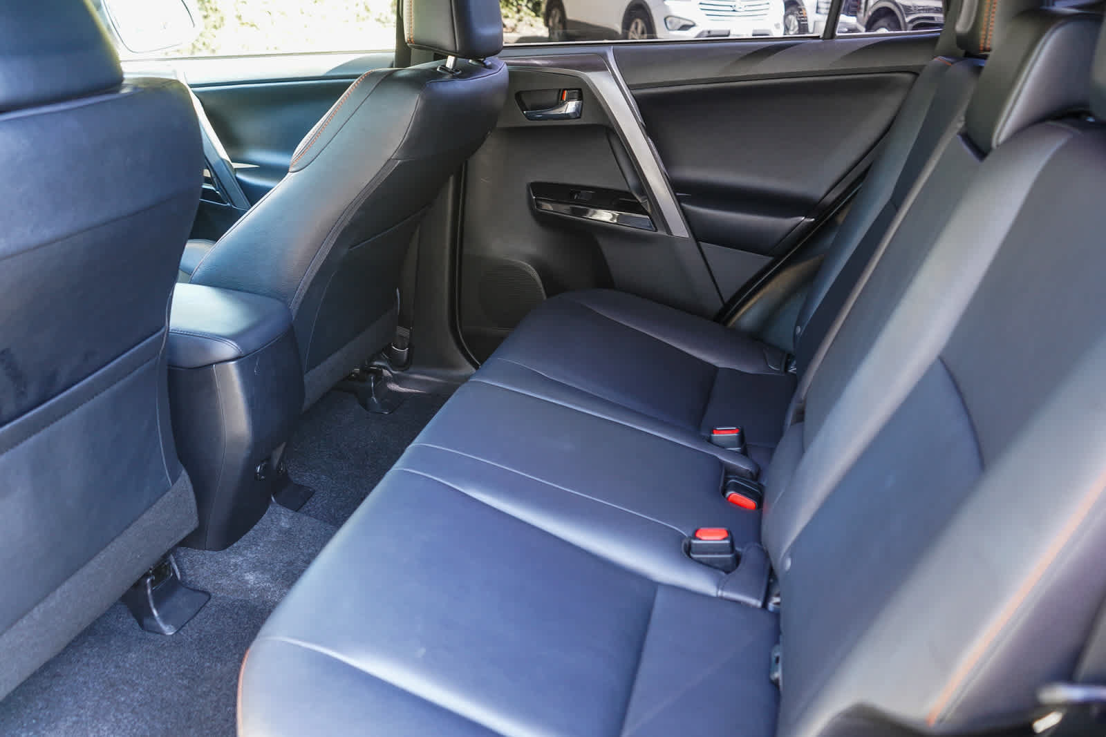 Used 2018 Toyota RAV4 SE w/ Power Extra Value Package FWD image 18