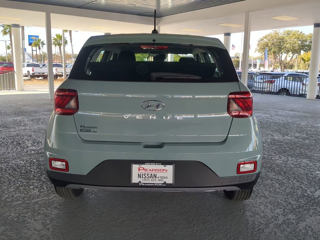 Used 2025 Hyundai Venue SE image 5