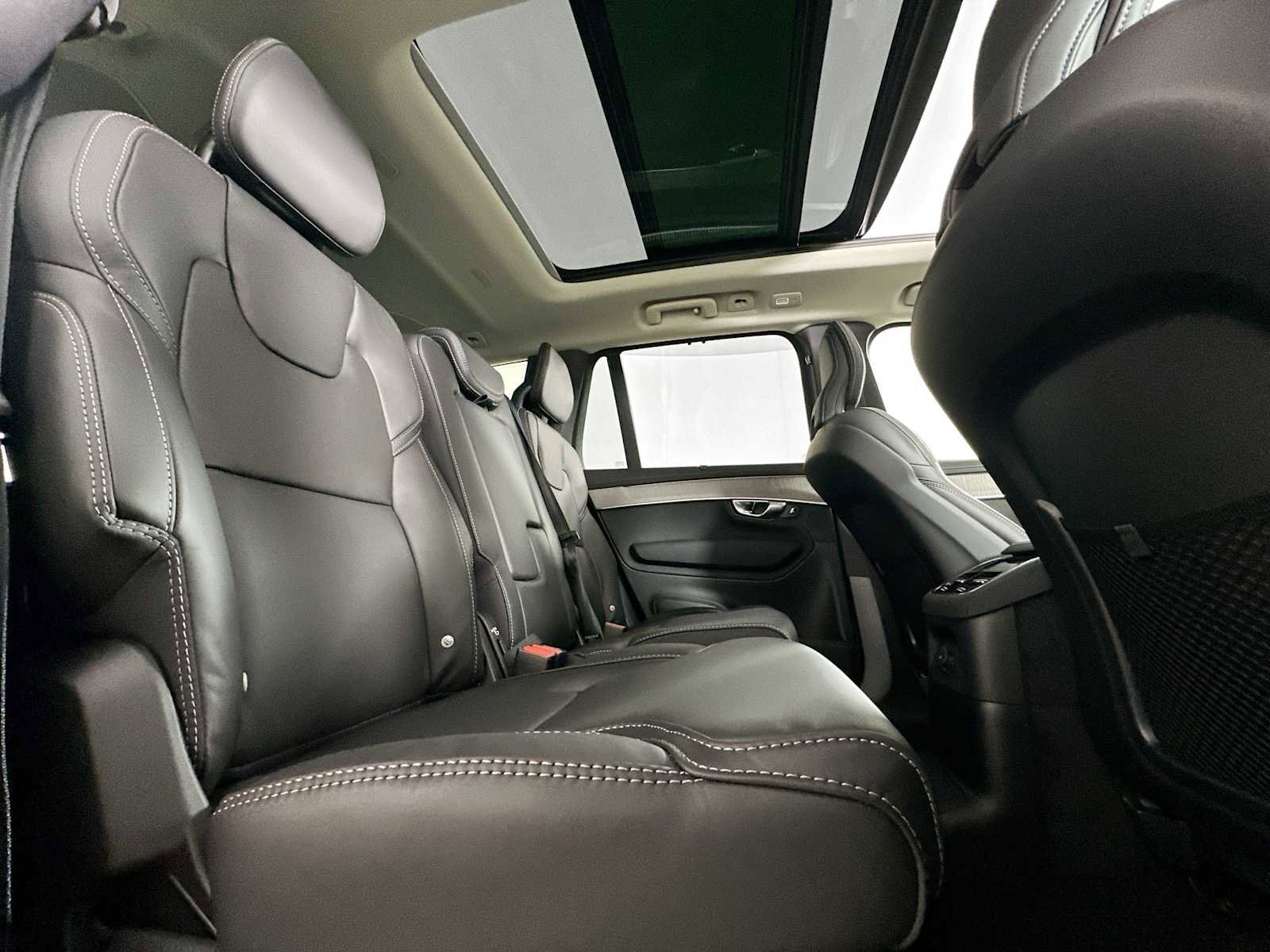 New 2025 Volvo XC90 T8 Plus w/ Protection Package Premier image 26