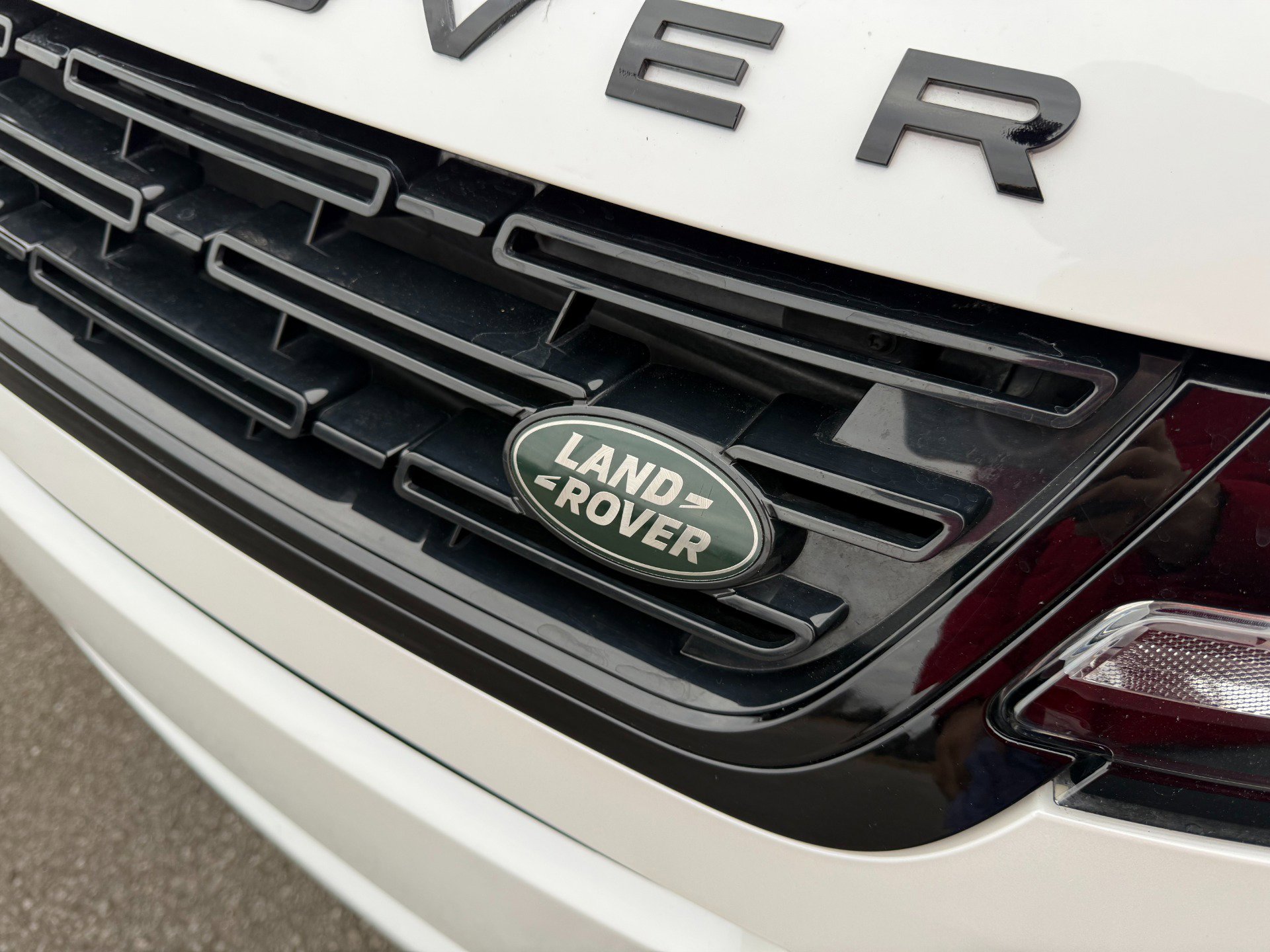 Used 2024 Land Rover Range Rover Evoque Dynamic SE image 9