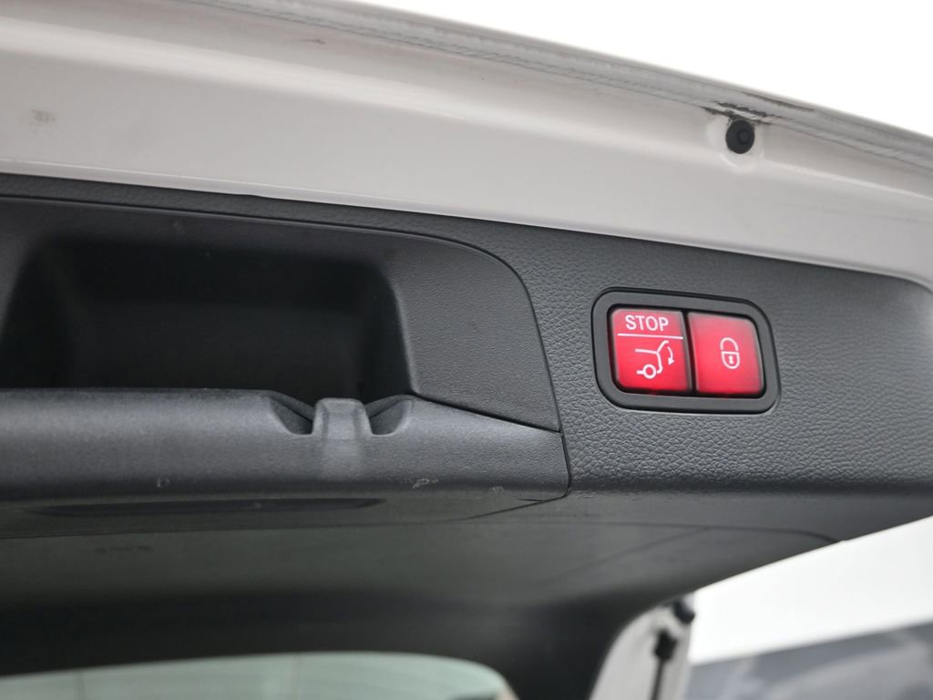 Used 2022 Mercedes-Benz GLC 300 4MATIC image 10
