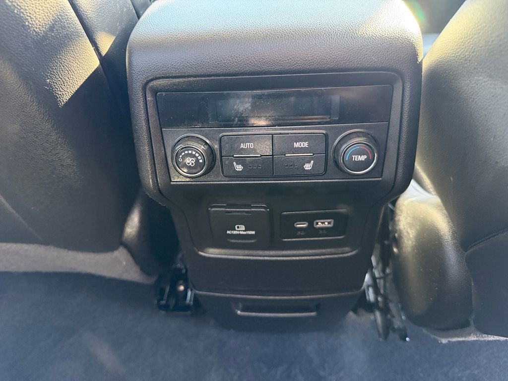 Used 2022 GMC Acadia Denali w/ Denali Technology Package image 16