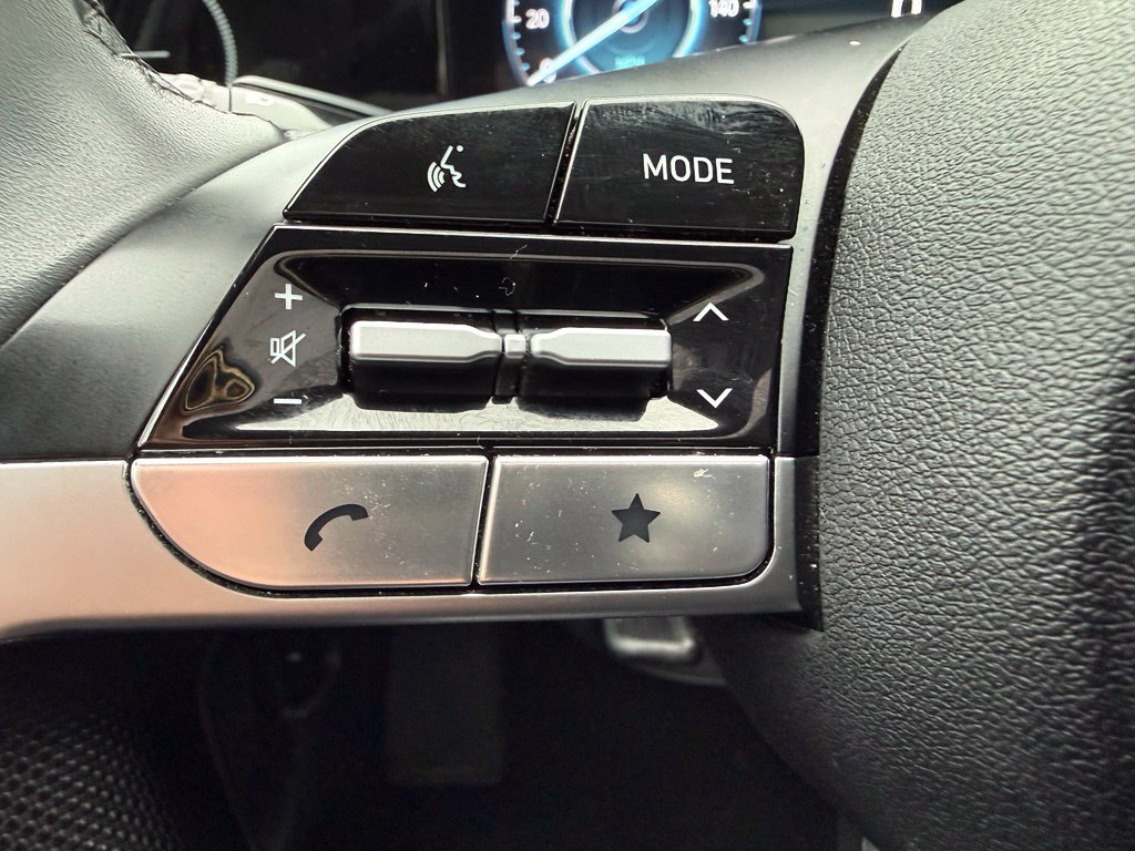 Used 2025 Hyundai Elantra Limited FWD image 23