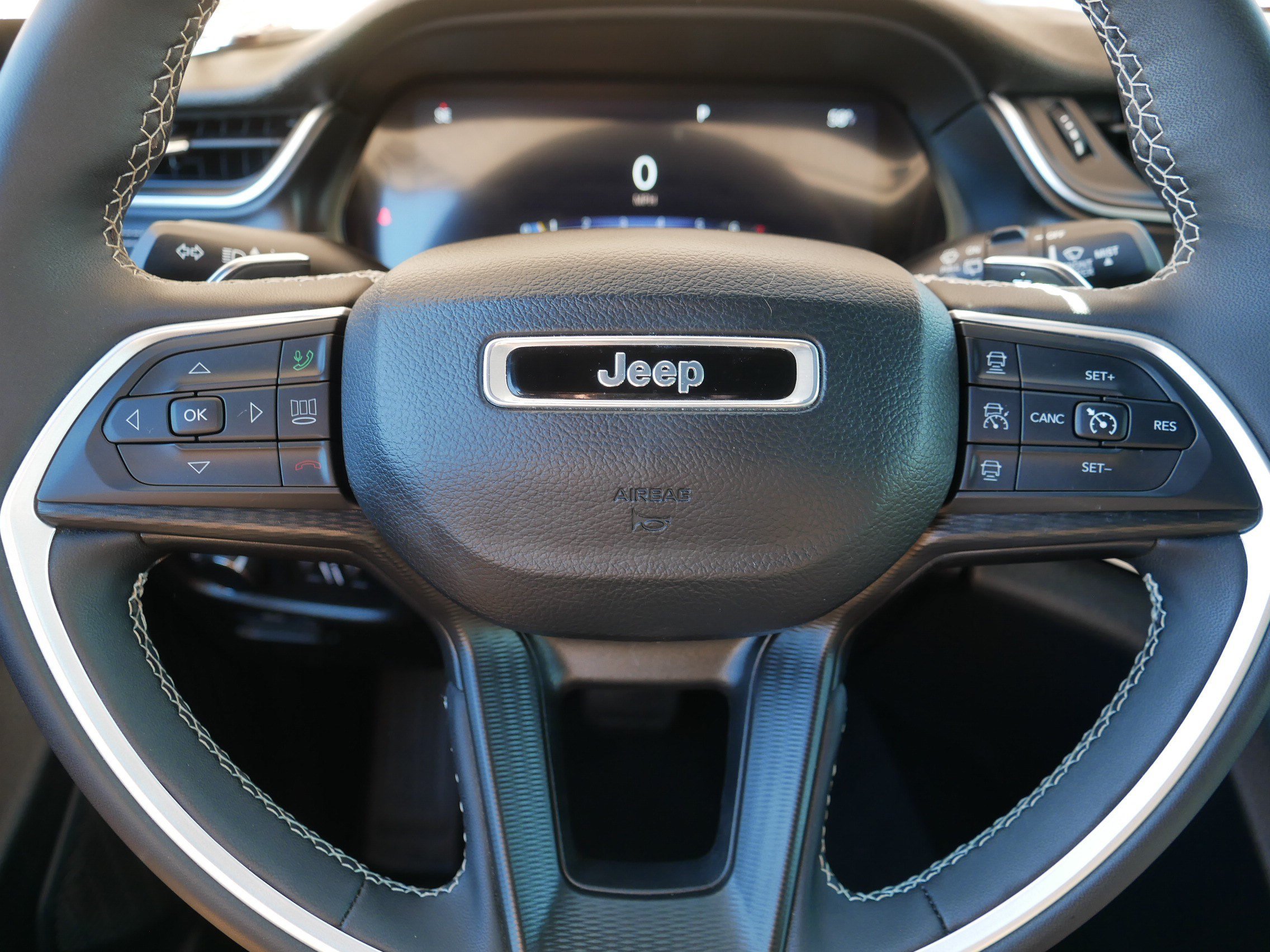 Used 2023 Jeep Grand Cherokee Altitude AWD/4WD image 25